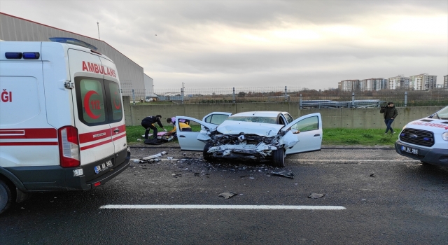Tekirdağ’da otomobil ile minibüsün çarpıştığı kazada 5 kişi yaralandı